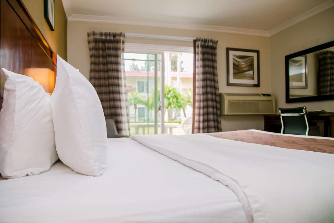 Quality Inn & Suites Thousand Oaks - Us101 Экстерьер фото